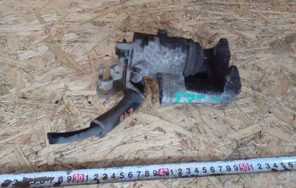 Volkswagen Golf V Rear brake caliper