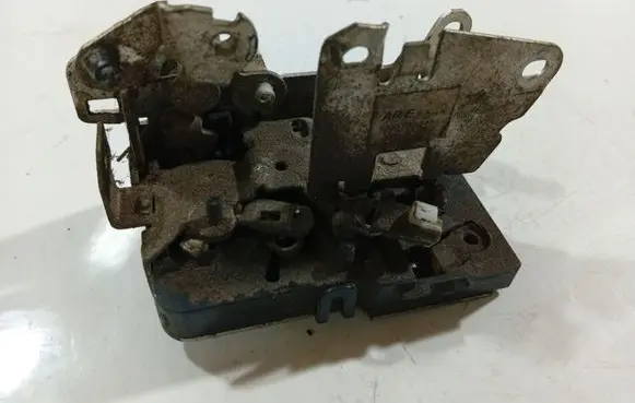 Dacia Sandero Rear door lock 
