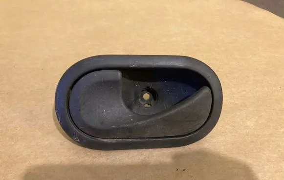 Renault Clio III Rear door interior handle 310579 82474GH