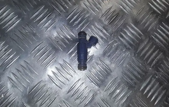 Hyundai i30 Fuel injector 353102B000