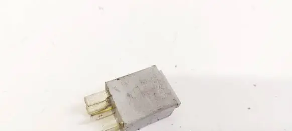 Volkswagen PASSAT B6 Other relay 1K0951253