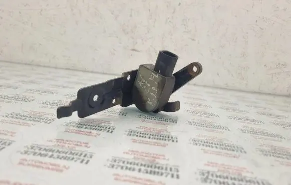 Headlight/headlamp level sensor
