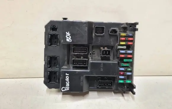 Peugeot 307 Fuse module 9651196880A 9651197580A 00624116201004