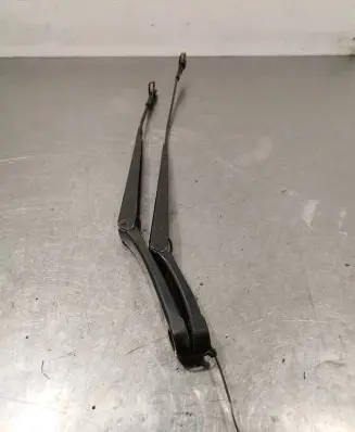 Skoda Octavia Mk2 (1Z) Front wiper blade arm