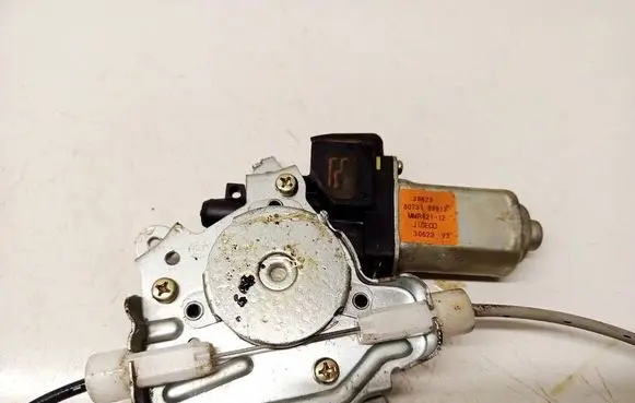Nissan X-Trail T30 Rear door window regulator motor 8073189913