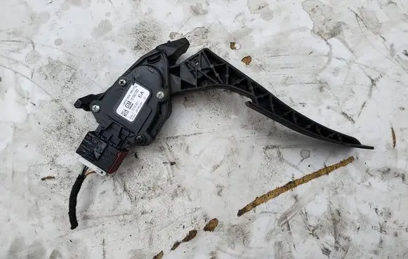 Vauxhall Astra J Accelerator throttle pedal 13252702