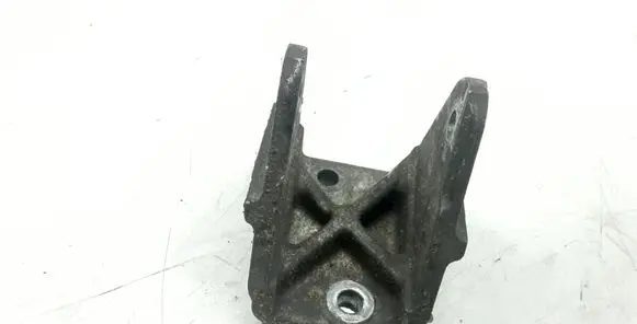 Mitsubishi Grandis Gearbox mounting bracket