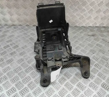Volkswagen PASSAT B7 Battery box tray 1K0915333 1K0915325B