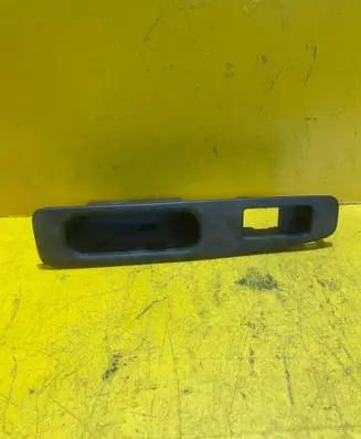 Nissan Qashqai Electric window control switch 82951JD000