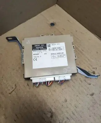 Toyota Avensis T270 Keyless (KESSY) go control unit/module 8999005031 MB2325005053