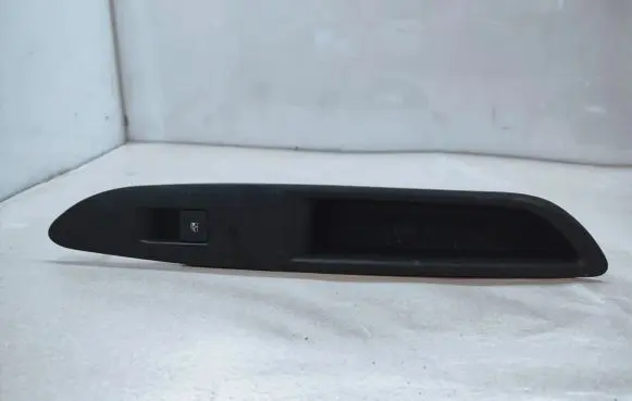 Opel Mokka X Electric window control switch 95025524