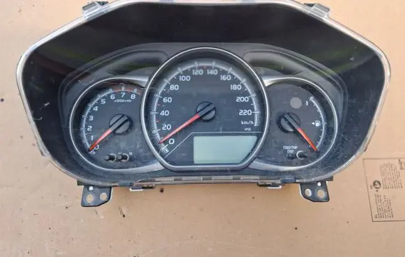 Toyota Yaris Speedometer (instrument cluster) 838000U300