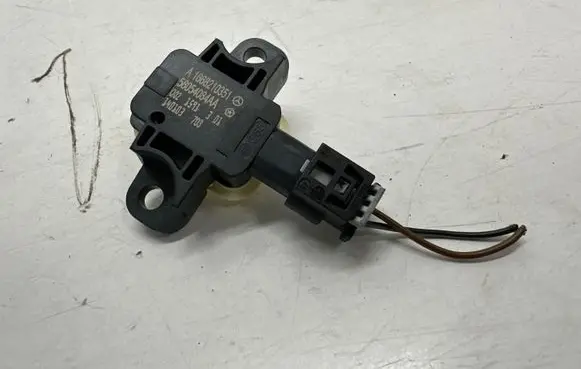 Mercedes-Benz A W176 Airbag deployment crash/impact sensor A1668210351
