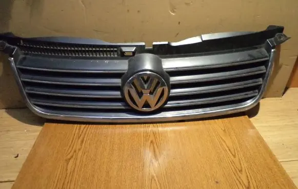 Volkswagen PASSAT B5.5 Front bumper upper radiator grill 3B0853651L