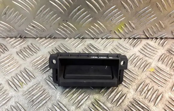 Mercedes-Benz E W211 Tailgate/boot open switch button 2217500893 A2217500893
