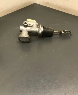 Nissan Almera Tino Clutch slave cylinder 