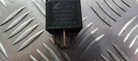Volkswagen Golf IV Other relay 95VW10K705CA 7M0951253A