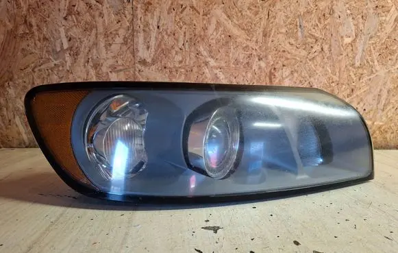 Volvo V50 Headlight/headlamp 30698886 0301198204