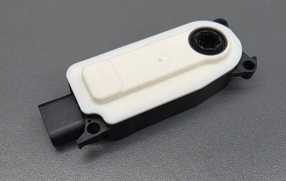 Peugeot 2008 II Radiator active air flap actuator 5877R1001A