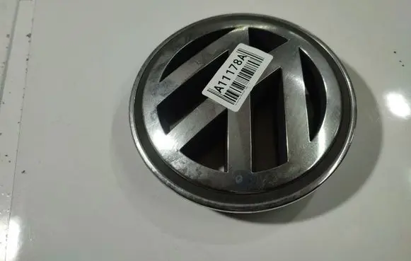 Volkswagen PASSAT CC Manufacturer badge logo/emblem 1K5853600