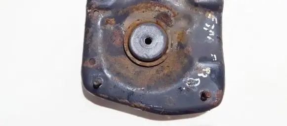 Renault Espace II Coil spring mount 