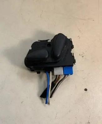 Mercedes-Benz E W210 Seat control switch 2108213851