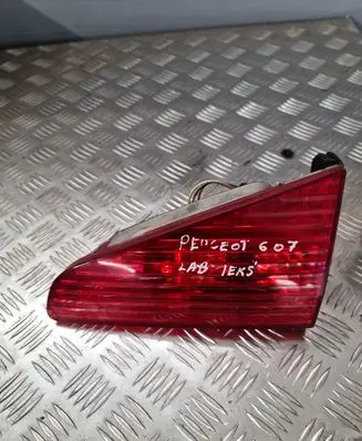 Peugeot 607 Tailgate rear/tail lights