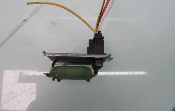 Volkswagen Transporter - Caravelle T4 Heater blower motor/fan resistor 701959263