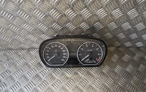 BMW 1 E81 E87 Speedometer (instrument cluster) 1041568
