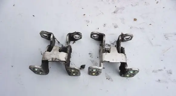 Suzuki Grand Vitara II Tailgate/trunk/boot hinge