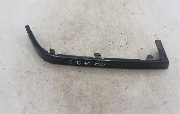 BMW 3 E46 Rear/tail light trim molding 7020079