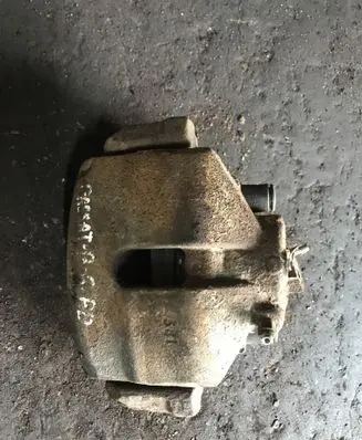 Volkswagen PASSAT B6 Front brake caliper