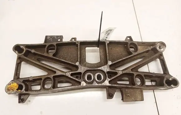 Chrysler 300 - 300C Engine mounting bracket 