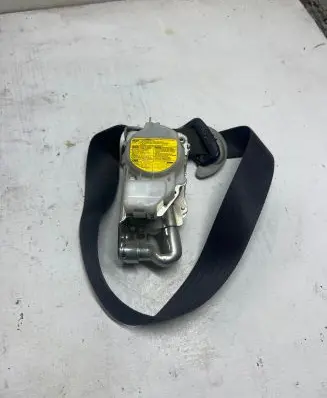 Lexus IS 220D-250-350 Front seatbelt J090331