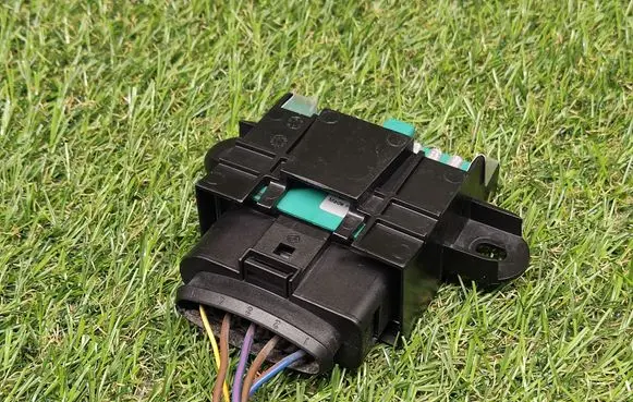 Volkswagen Tiguan Fuel injection pump control unit/module 5N0906093B 6N0201320A