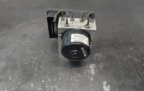 Mercedes-Benz C W203 ABS Pump A2095451432 A0044315412