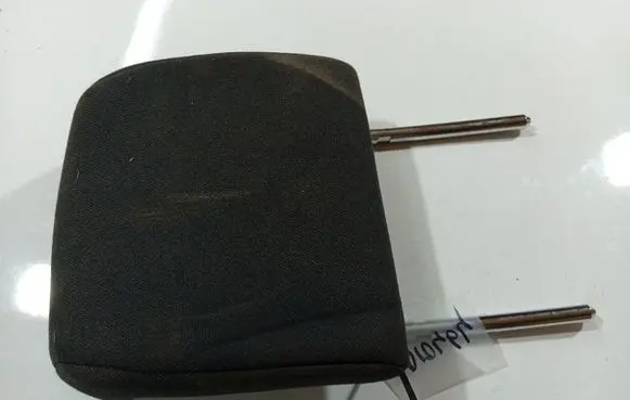 Opel Zafira B Front seat headrest 