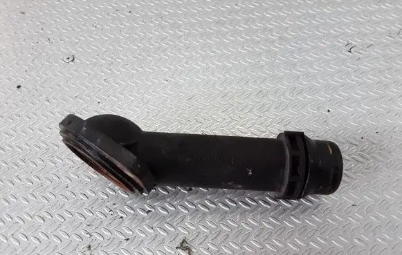 Volkswagen PASSAT B5.5 Engine coolant pipe/hose 06B121121