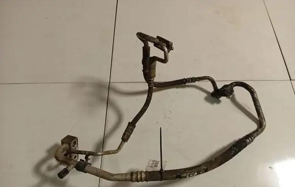 Opel Corsa D Air conditioning (A/C) pipe/hose 13203335