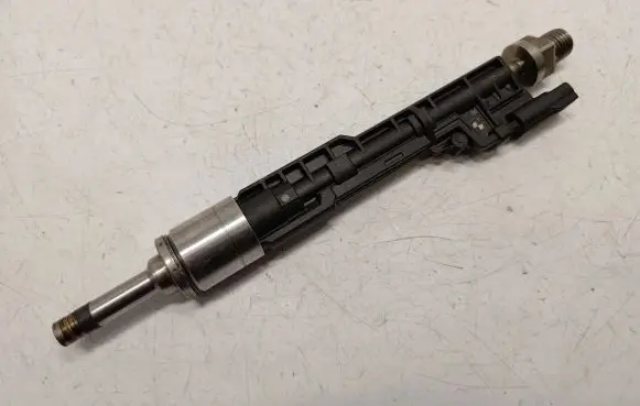 BMW X3 F25 Fuel injector 13647597870