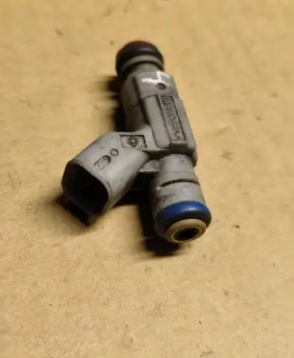 Chrysler PT Cruiser Fuel injector 04891345AA