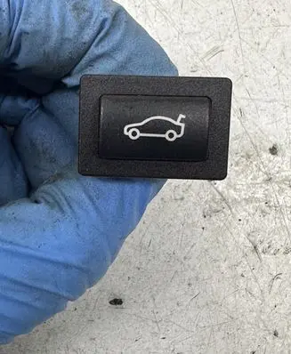 BMW 5 E60 E61 Tailgate opening switch 6921846