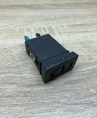 Volkswagen Bora Seat heating switch 1J0963563H