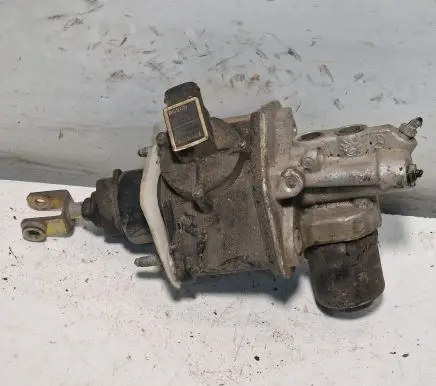 Mercedes-Benz E W211 Brake booster A0004300312 Q191187 0204024105