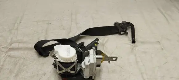 Mercedes-Benz GL X166 Front seatbelt A1668603886