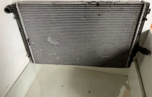 Volkswagen Touran II Coolant radiator 