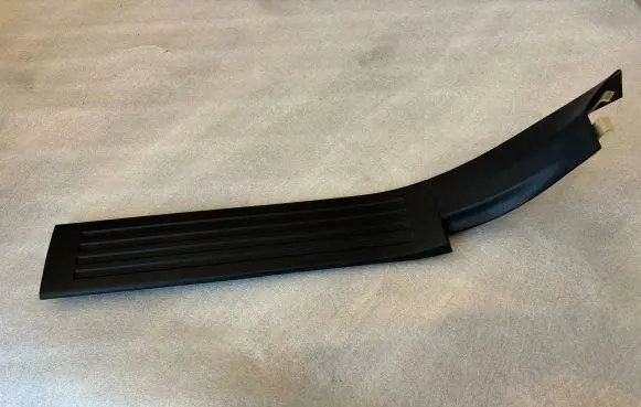 Mercedes-Benz R W251 Rear sill trim cover A2516860336 2516860336 13120003