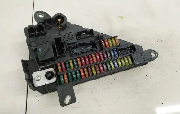 BMW 5 E60 E61 Fuse box set 690661803