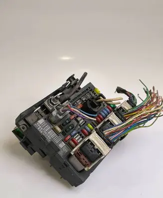 Peugeot Partner Fuse module 9666700380
