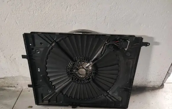Mercedes-Benz GLC C253 Electric radiator cooling fan A0999061301